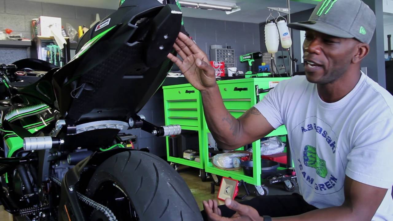 Jason Brittonによるスタント仕様Ninja ZX-6R解説ムービー | 動画 | カワサキイチバン